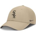 gorra-curva-beige-ajustable-con-logo-marron-club-structured-uv-poly-ripstop-de-chicago-white-sox-mlb-de-nike