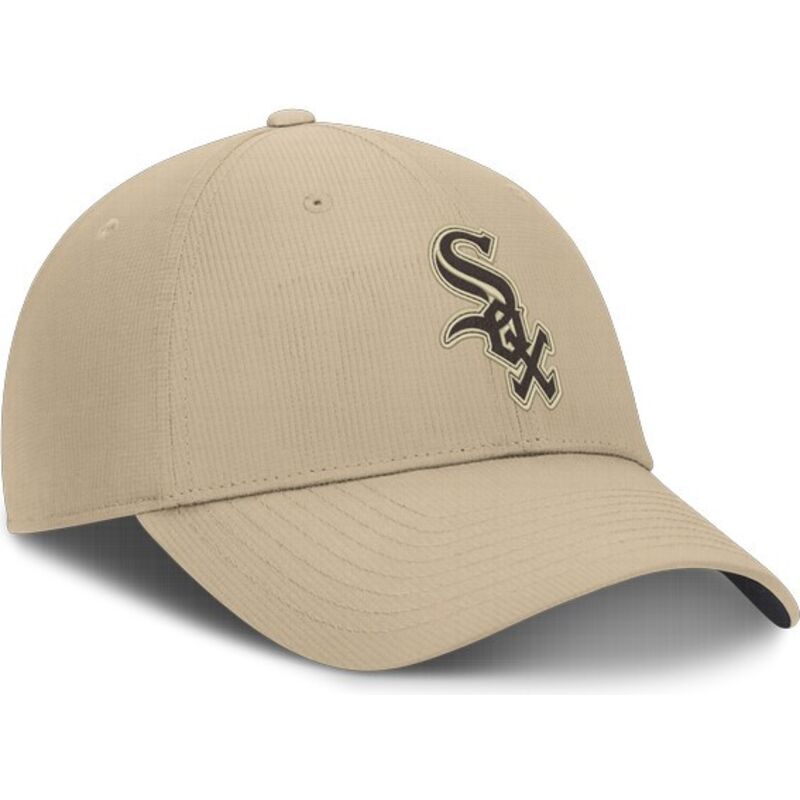 gorra-curva-beige-ajustable-con-logo-marron-club-structured-uv-poly-ripstop-de-chicago-white-sox-mlb-de-nike gorra-curva-beige-ajustable-con-logo-marron-club-structured-uv-poly-ripstop-de-chicago-white-sox-mlb-de-nike