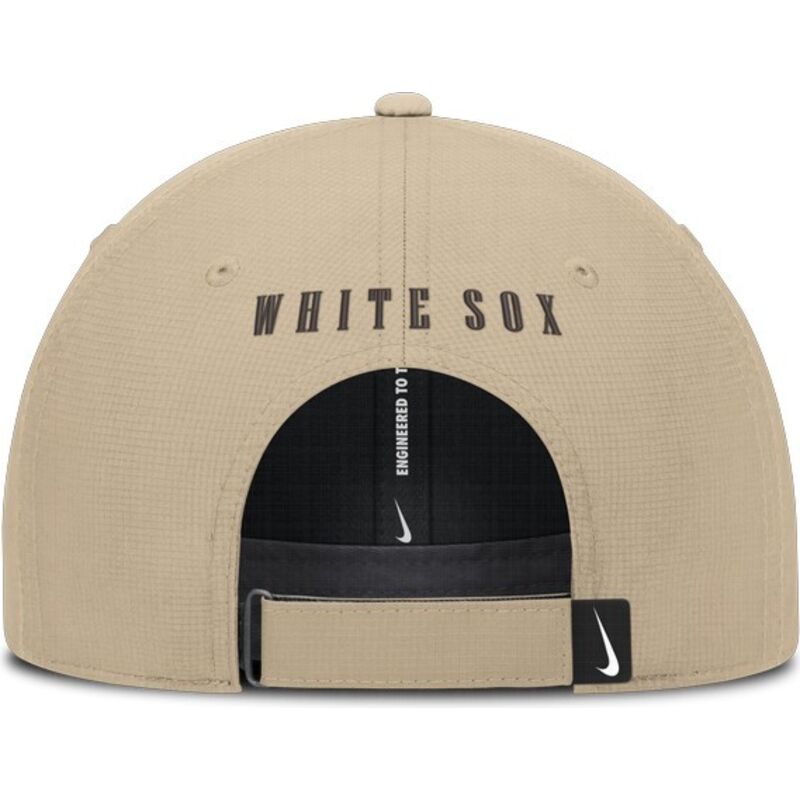 gorra-curva-beige-ajustable-con-logo-marron-club-structured-uv-poly-ripstop-de-chicago-white-sox-mlb-de-nike gorra-curva-beige-ajustable-con-logo-marron-club-structured-uv-poly-ripstop-de-chicago-white-sox-mlb-de-nike