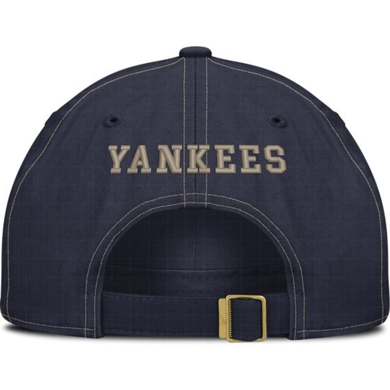 gorra-curva-azul-marino-ajustable-con-logo-beige-fathers-day-club-unstructured-organic-cotton-de-new-york-yankees-mlb-de-nike gorra-curva-azul-marino-ajustable-con-logo-beige-fathers-day-club-unstructured-organic-cotton-de-new-york-yankees-mlb-de-nike