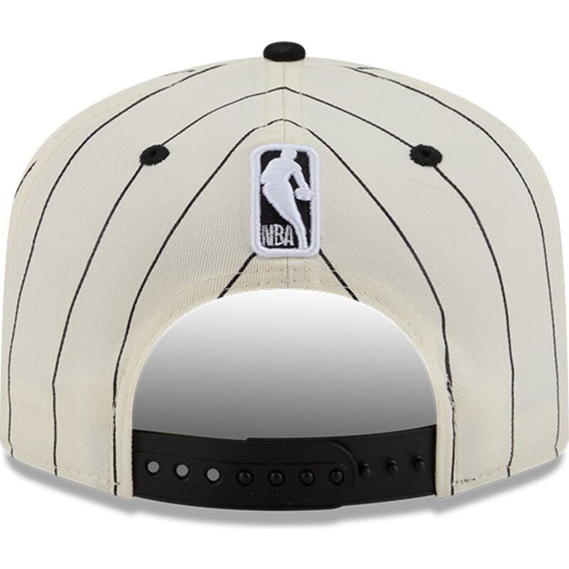 gorra-curva-beige-y-negra-snapback-19twenty-pinstripe-de-chicago-bulls-nba-de-new-era