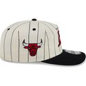 gorra-curva-beige-y-negra-snapback-19twenty-pinstripe-de-chicago-bulls-nba-de-new-era