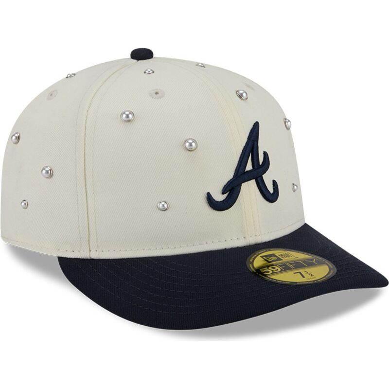 gorra-curva-beige-y-azul-marino-ajustada-59fifty-beads-na-lifestyle-f1-de-atlanta-braves-mlb-de-new-era gorra-curva-beige-y-azul-marino-ajustada-59fifty-beads-na-lifestyle-f1-de-atlanta-braves-mlb-de-new-era