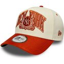 gorra-curva-beige-y-marron-snapback-e-frame-wordmark-suede-de-new-york-yankees-mlb-de-new-era