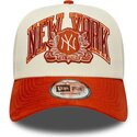 gorra-curva-beige-y-marron-snapback-e-frame-wordmark-suede-de-new-york-yankees-mlb-de-new-era