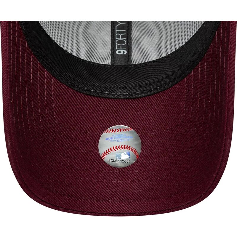 gorra-curva-roja-ajustable-para-mujer-con-logo-rosa-9forty-metallic-logo-de-new-york-yankees-mlb-de-new-era gorra-curva-roja-ajustable-para-mujer-con-logo-rosa-9forty-metallic-logo-de-new-york-yankees-mlb-de-new-era