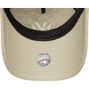gorra-curva-beige-ajustable-con-logo-beige-9twenty-a-frame-melton-luxe-de-new-york-yankees-mlb-de-new-era