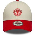 gorra-curva-beige-y-roja-ajustable-para-nino-9forty-contrast-de-manchester-united-football-club-premier-league-de-new-era