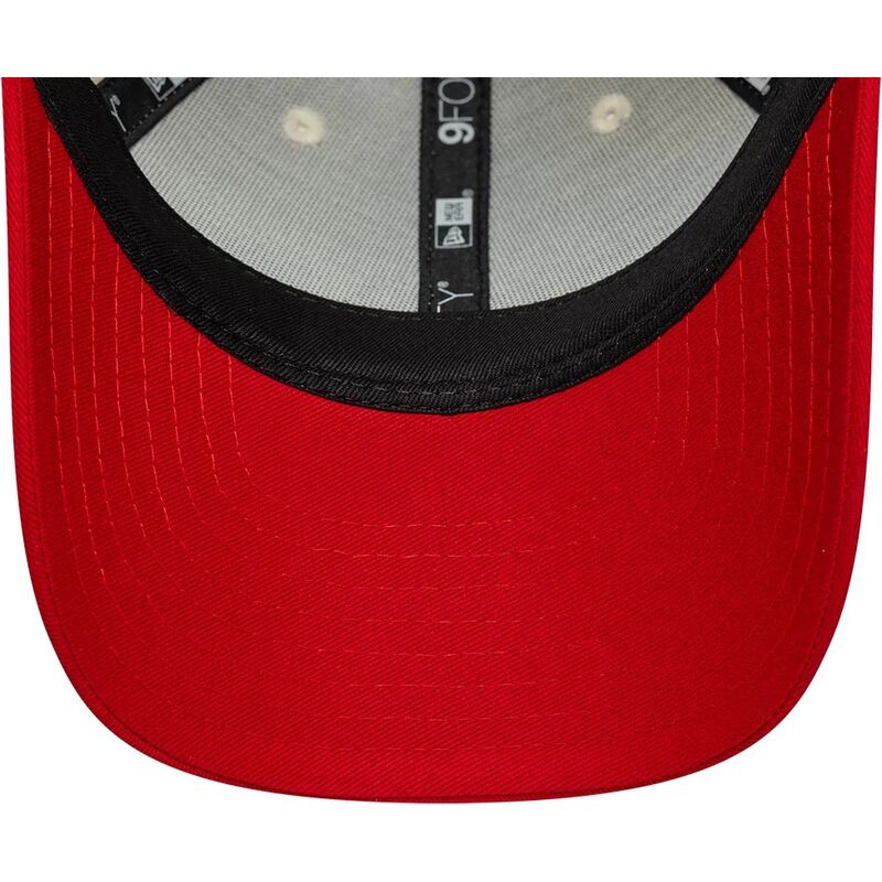gorra-curva-beige-y-roja-ajustable-para-nino-9forty-contrast-de-manchester-united-football-club-premier-league-de-new-era gorra-curva-beige-y-roja-ajustable-para-nino-9forty-contrast-de-manchester-united-football-club-premier-league-de-new-era