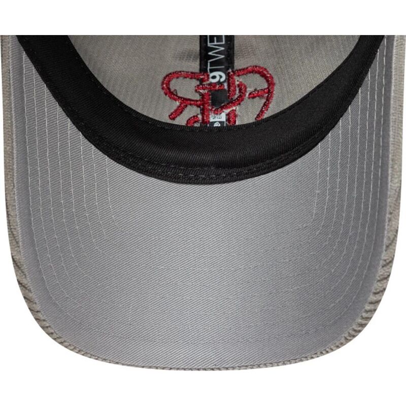 gorra-curva-gris-ajustable-con-logo-rojo-9twenty-fleck-cord-de-associazione-sportiva-roma-serie-a-de-new-era