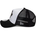 gorra-trucker-negra-y-blanca-a-frame-location-icon-de-pigs-eye-garage-de-new-era