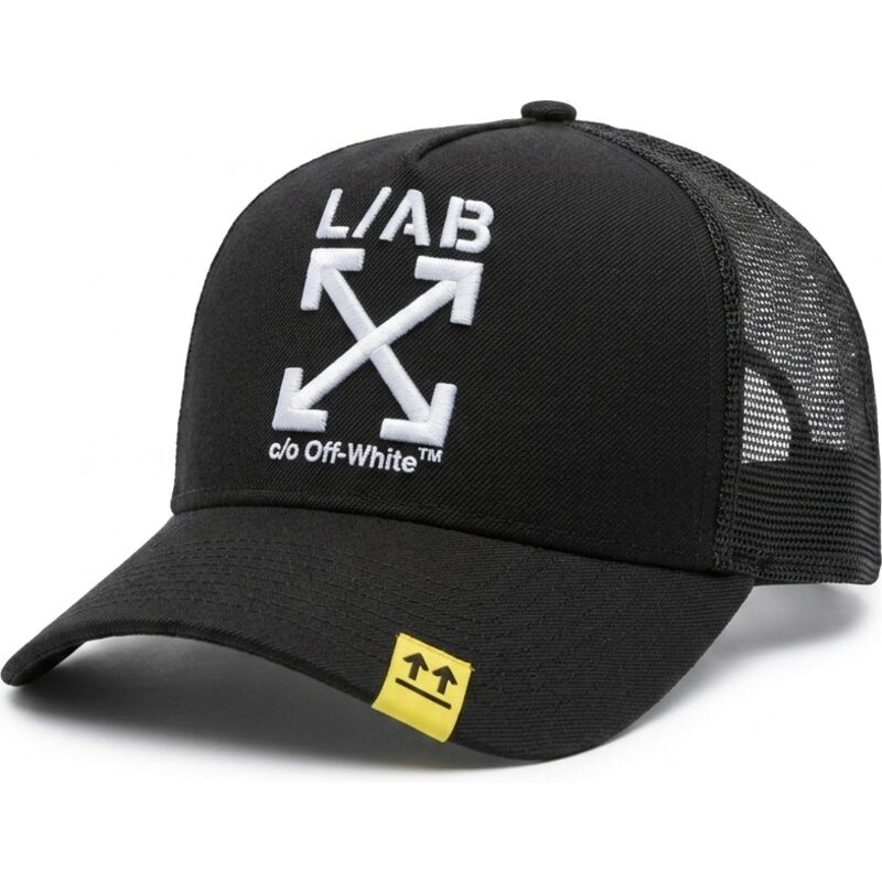 gorra-trucker-negra-con-logo-blanco-clamp-arrows-de-l-ab-c-o-off-white