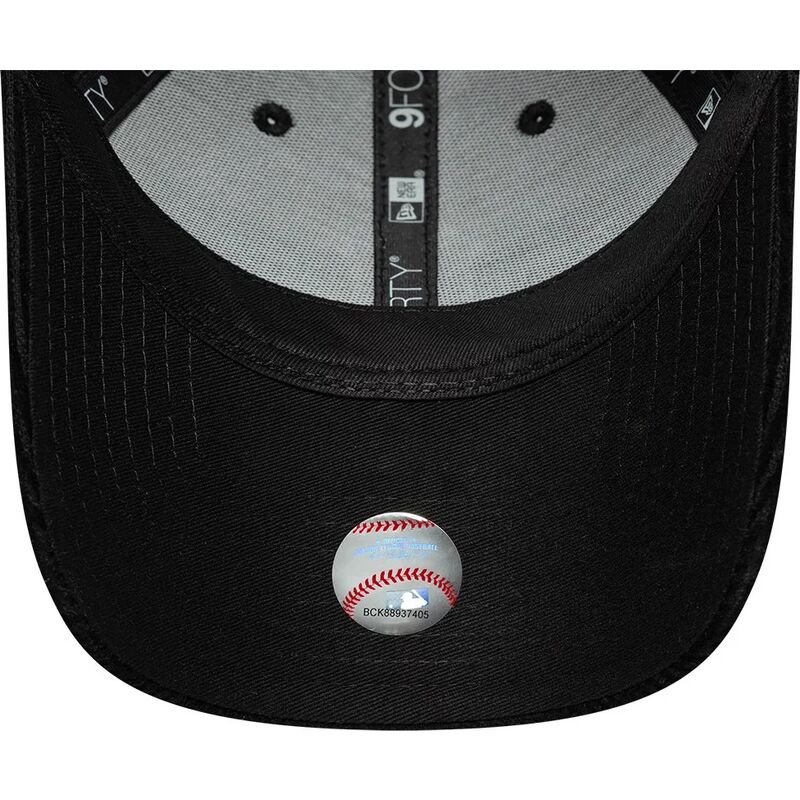 gorra-curva-negra-ajustable-para-mujer-con-logo-negro-9forty-cord-de-new-york-yankees-mlb-de-new-era gorra-curva-negra-ajustable-para-mujer-con-logo-negro-9forty-cord-de-new-york-yankees-mlb-de-new-era