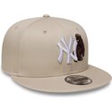 gorra-plana-beige-snapback-oso-9fifty-outdoor-icon-de-new-york-yankees-mlb-de-new-era
