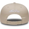 gorra-plana-beige-snapback-oso-9fifty-outdoor-icon-de-new-york-yankees-mlb-de-new-era