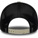 gorra-trucker-beige-y-negra-con-logo-negro-a-frame-league-essential-de-new-york-yankees-mlb-de-new-era
