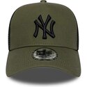 gorra-trucker-verde-y-negra-con-logo-negro-a-frame-league-essential-de-new-york-yankees-mlb-de-new-era