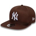 gorra-plana-marron-snapback-9fifty-original-fit-league-essential-de-new-york-yankees-mlb-de-new-era