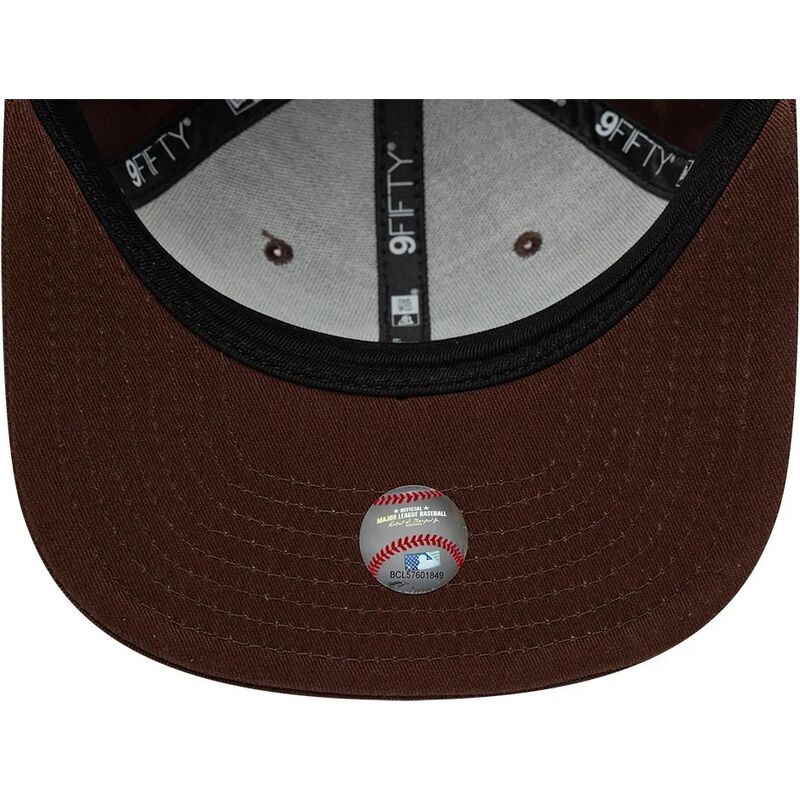 gorra-plana-marron-snapback-9fifty-original-fit-league-essential-de-new-york-yankees-mlb-de-new-era