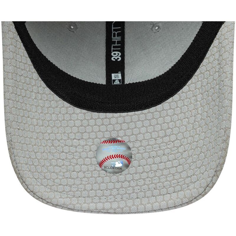 gorra-curva-gris-ajustada-con-logo-blanco-39thirty-stretch-mesh-de-new-york-yankees-mlb-de-new-era