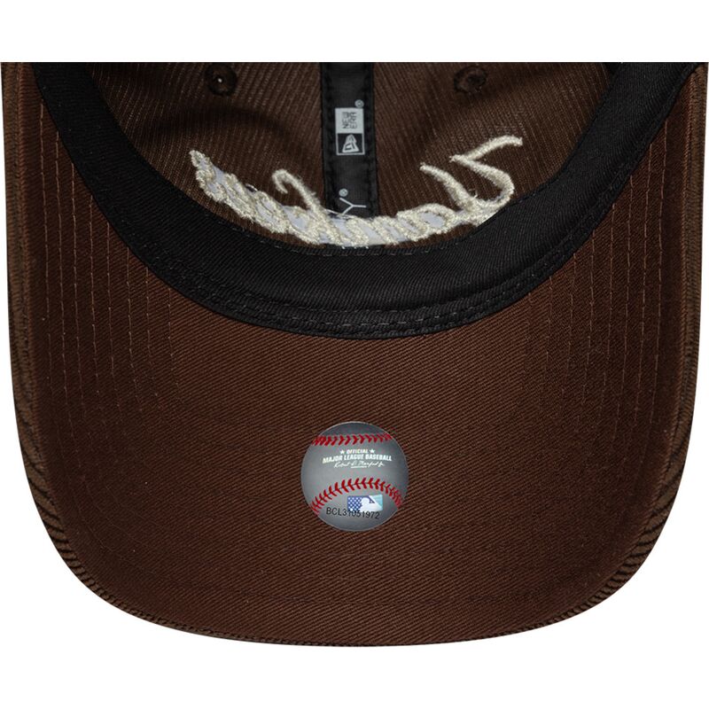 gorra-curva-marron-ajustable-para-mujer-9twenty-cord-script-de-new-york-yankees-mlb-de-new-era