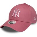 gorra-curva-rosa-ajustable-para-mujer-con-logo-rosa-9forty-league-essential-cas-de-new-york-yankees-mlb-de-new-era