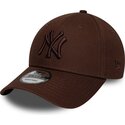 gorra-curva-marron-oscuro-ajustable-con-logo-marron-9forty-league-essential-de-new-york-yankees-mlb-de-new-era