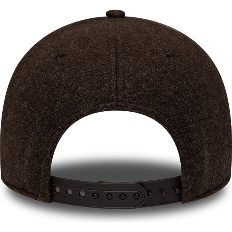 gorra-curva-marron-snapback-con-logo-marron-9forty-winter-de-new-york-yankees-mlb-de-new-era