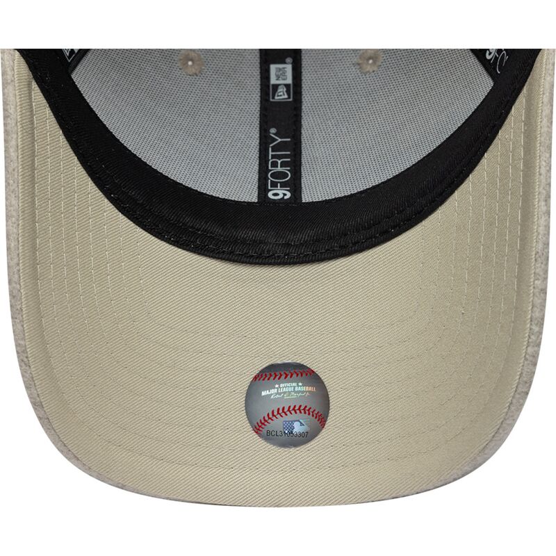 gorra-curva-beige-snapback-con-logo-beige-9forty-winter-de-los-angeles-dodgers-mlb-de-new-era