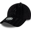 gorra-curva-negra-ajustable-para-mujer-con-logo-negro-9forty-velour-de-new-york-yankees-mlb-de-new-era