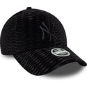 gorra-curva-negra-ajustable-para-mujer-con-logo-negro-9forty-velour-de-new-york-yankees-mlb-de-new-era