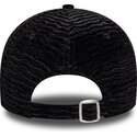 gorra-curva-negra-ajustable-para-mujer-con-logo-negro-9forty-velour-de-new-york-yankees-mlb-de-new-era