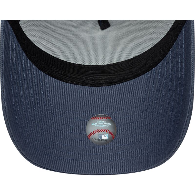 gorra-curva-azul-snapback-con-logo-azul-marino-e-frame-league-essential-de-new-york-yankees-mlb-de-new-era