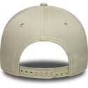 gorra-curva-beige-snapback-con-logo-marron-e-frame-league-essential-de-new-york-yankees-mlb-de-new-era