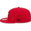 gorra-plana-roja-ajustada-59fifty-side-script-de-chicago-bulls-nba-de-new-era