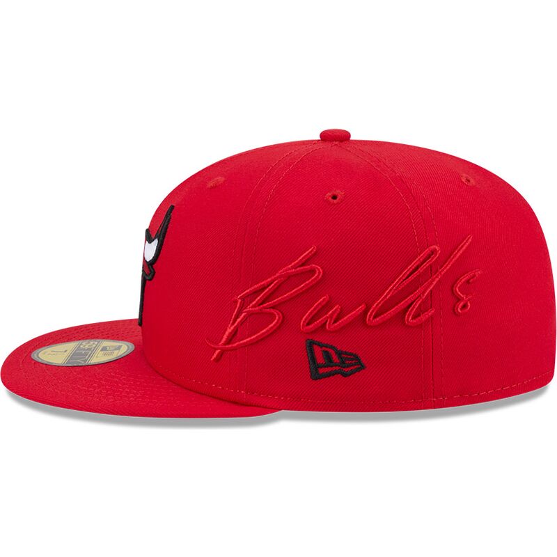 gorra-plana-roja-ajustada-59fifty-side-script-de-chicago-bulls-nba-de-new-era gorra-plana-roja-ajustada-59fifty-side-script-de-chicago-bulls-nba-de-new-era