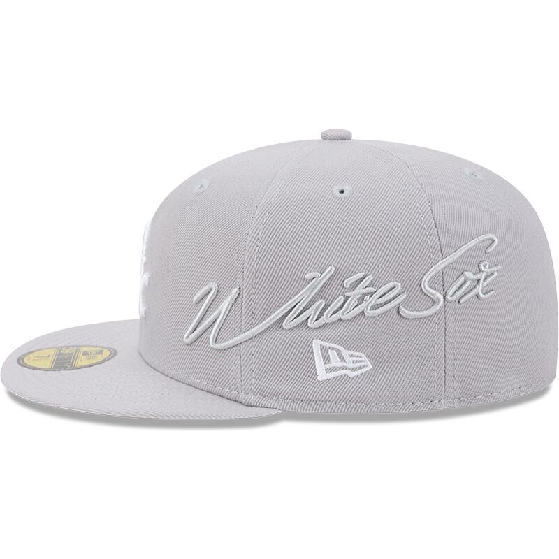 gorra-plana-gris-ajustada-59fifty-side-script-de-chicago-white-sox-mlb-de-new-era gorra-plana-gris-ajustada-59fifty-side-script-de-chicago-white-sox-mlb-de-new-era