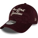 gorra-curva-granate-ajustable-9twenty-a-frame-cord-script-de-new-york-yankees-mlb-de-new-era