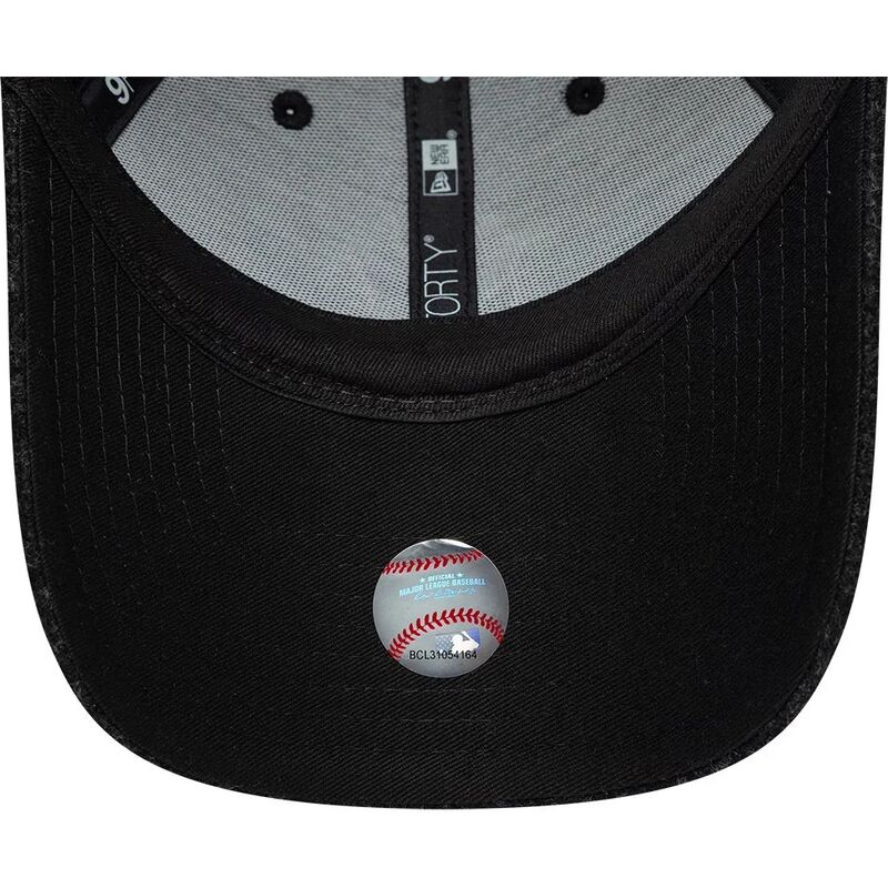 gorra-curva-negra-ajustable-con-logo-negro-9forty-winter-de-new-york-yankees-mlb-de-new-era