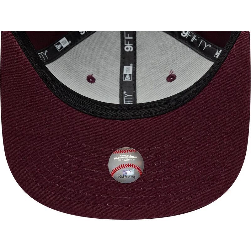 gorra-plana-granate-snapback-9fifty-original-fit-league-essential-de-new-york-yankees-mlb-de-new-era