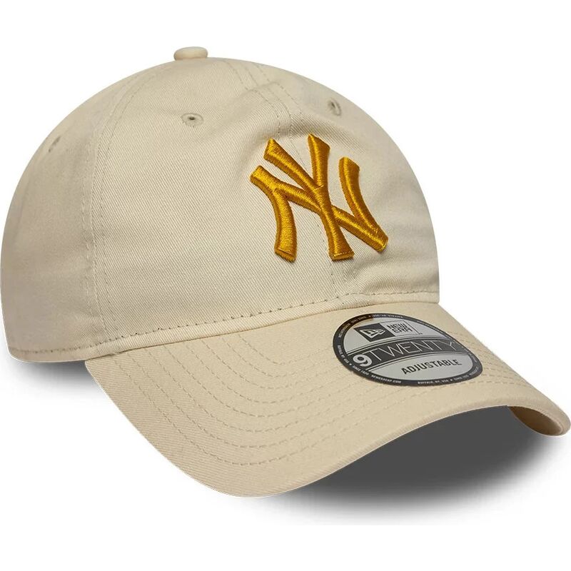 gorra-curva-beige-ajustable-con-logo-dorado-9twenty-league-essential-de-new-york-yankees-mlb-de-new-era