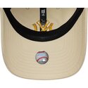 new-era-curved-brim-golden-logo-9twenty-league-essential-new-york-yankees-mlb-beige-adjustable-cap