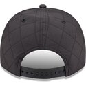 gorra-curva-negra-snapback-con-logo-negro-9fifty-a-frame-precurved-checkered-de-boston-red-sox-mlb-de-new-era