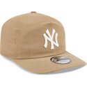 gorra-curva-beige-snapback-19twenty-precurved-de-new-york-yankees-mlb-de-new-era