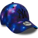 gorra-curva-multicolor-snapback-para-nino-con-logo-negro-9forty-all-over-print-space-de-new-york-yankees-mlb-de-new-era