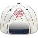 gorra-curva-azul-marino-y-blanca-snapback-19twenty-pinstripe-de-new-york-yankees-mlb-de-new-era