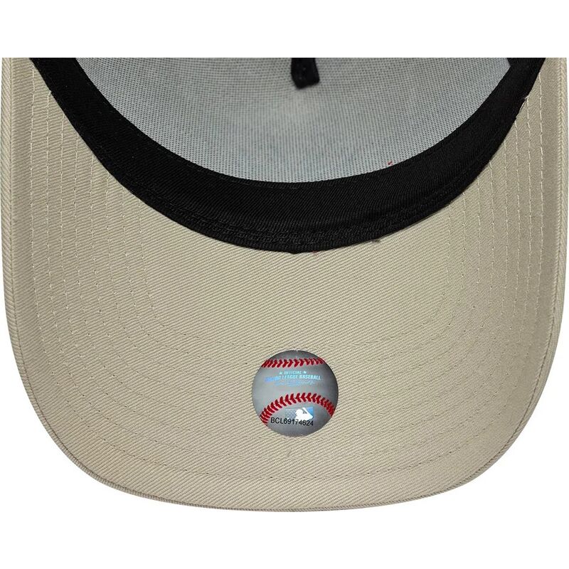 new-era-black-logo-a-frame-league-essential-new-york-yankees-mlb-beige-and-black-trucker-hat