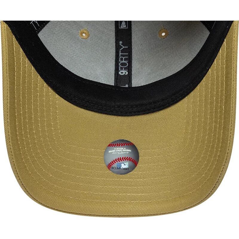 gorra-curva-khaki-ajustable-9forty-league-essential-de-new-york-yankees-mlb-de-new-era