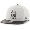 petten-plat-grijs-snapback-lisa-lateral-van-new-york-yankees-mlb-van-47-brand