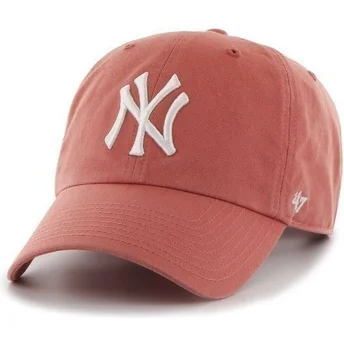 Cappellino visiera curva rosso con logo frontale grande di MLB New York Yankees di 47 Brand